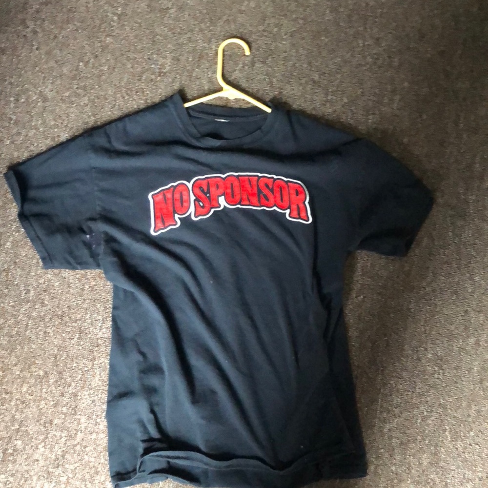 A no sponsor shirt